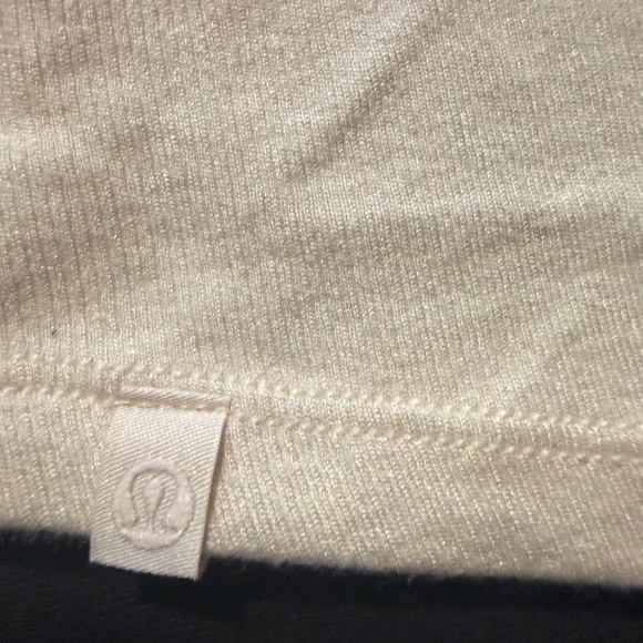 Lululemon - Picture 3 of 3